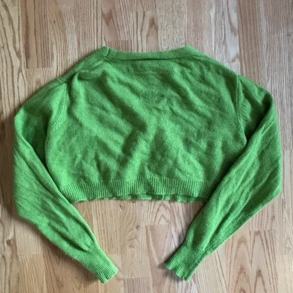 Unif Cropped V-Neck Green Cardigan Sweater - Picture 3 of 3